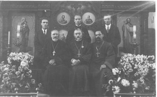 Virspriesteris Jānis Jansons (vidū sēž) Limbažu baznīcā